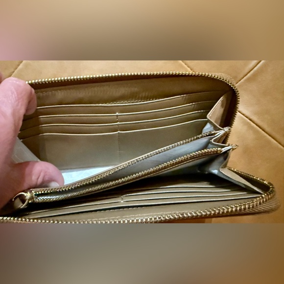 UGG Sheepskin Honey Zip Arndt Zip Wallet - Picture 8 of 14